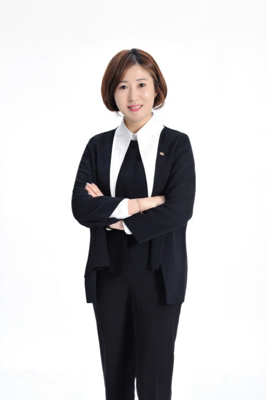 KB손해보험 제주지역단 한라지점 제주한결대리점 소속 강윤정 LC는 20년 경력의 노하우와 오기로 올해 '자녀보험왕'이 됐다. KB손해보험 제공